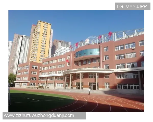 朱俊龙：从青涩少年到璀璨明星的成长之路与奋斗故事