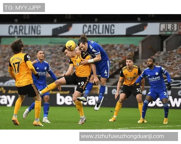 特温与福伦丹的激烈对决揭示了足球战术的博弈与激情的碰撞 特温与福伦丹的激烈对决揭示了足球战术的博弈与激情的碰撞